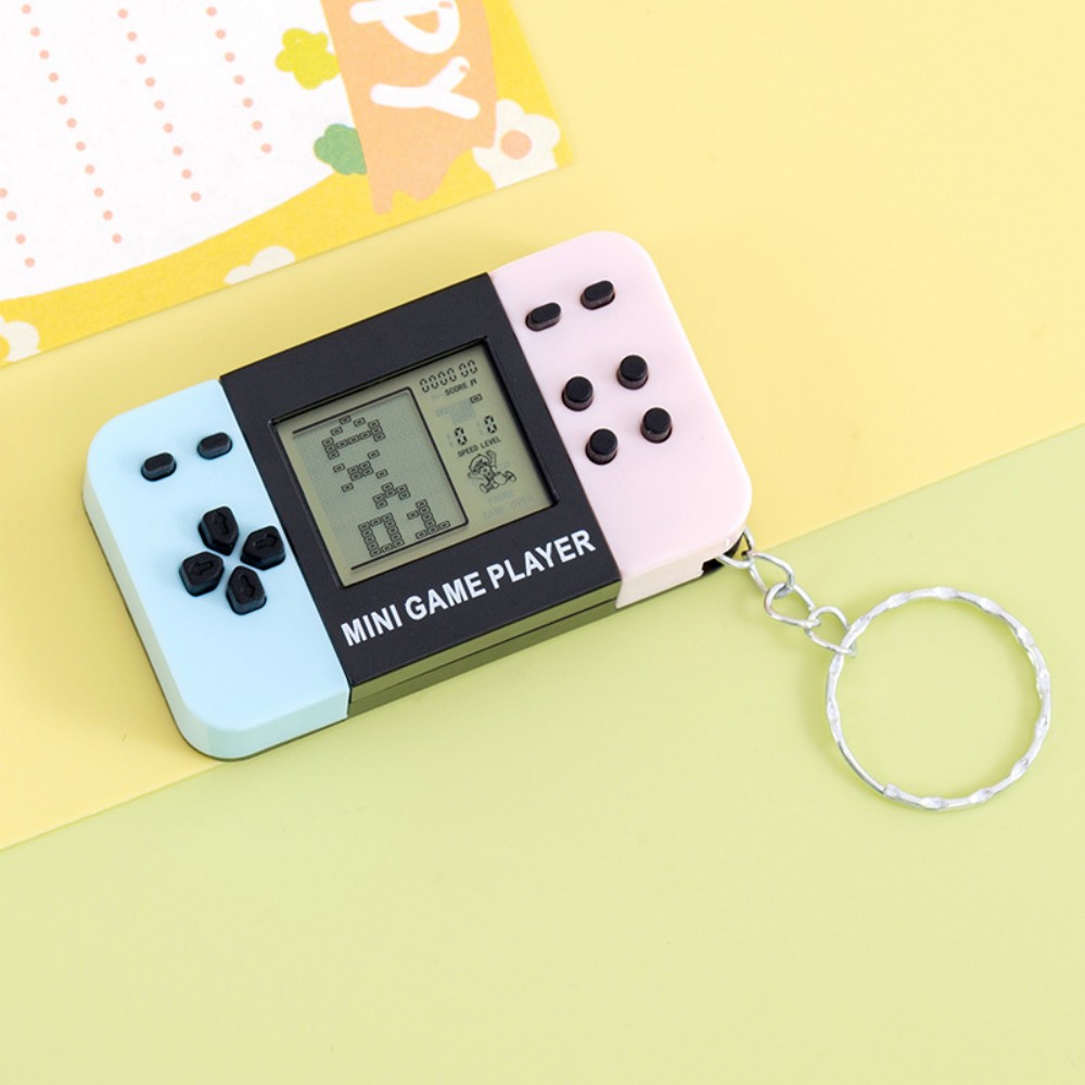 سلسلة مفاتيح على شكل وحدة تحكم - مراجعة Retro Gaming Device Handheld وسعره